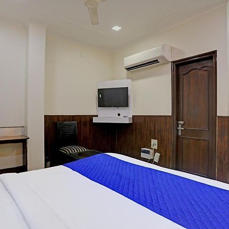 Hotel Grand Tushar - Ghaziabad Railway Station Buitenkant foto