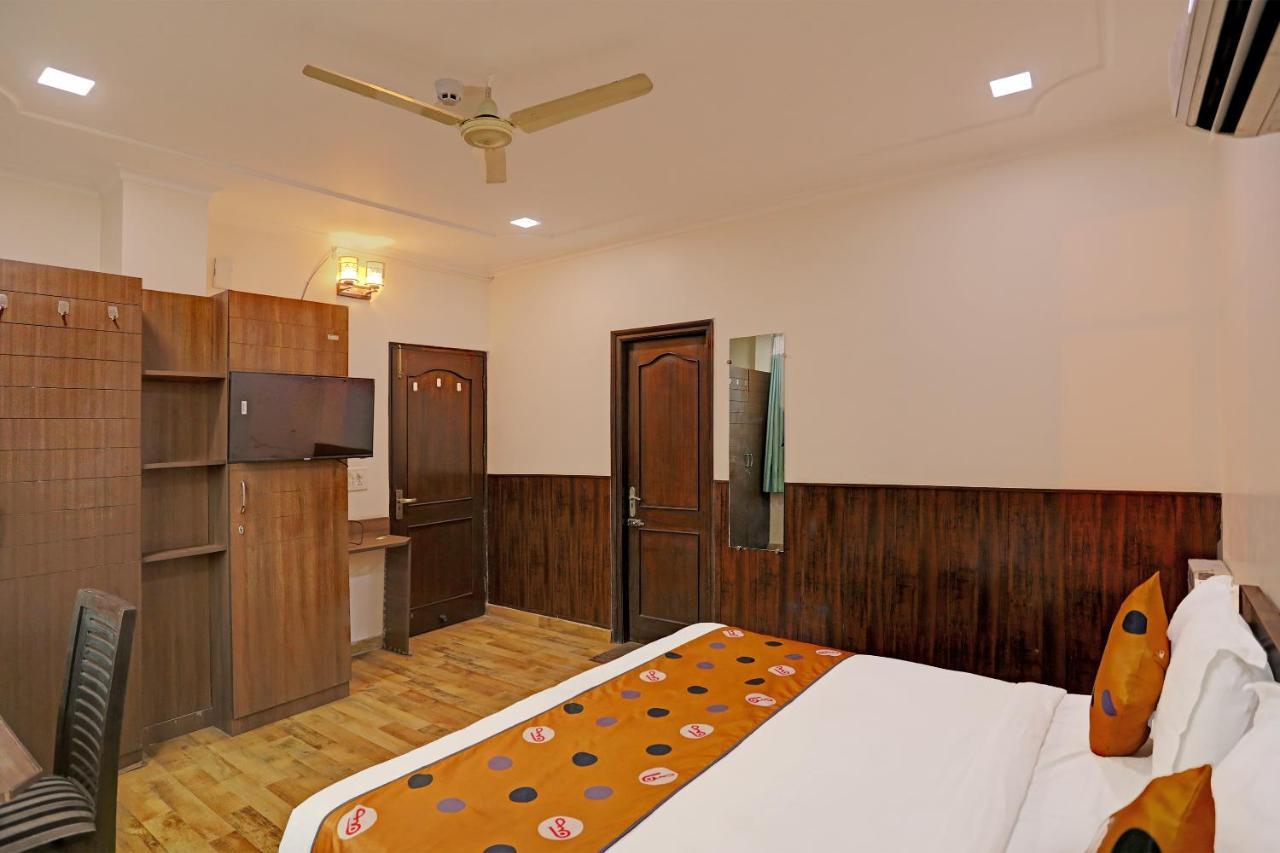 Hotel Grand Tushar - Ghaziabad Railway Station Buitenkant foto