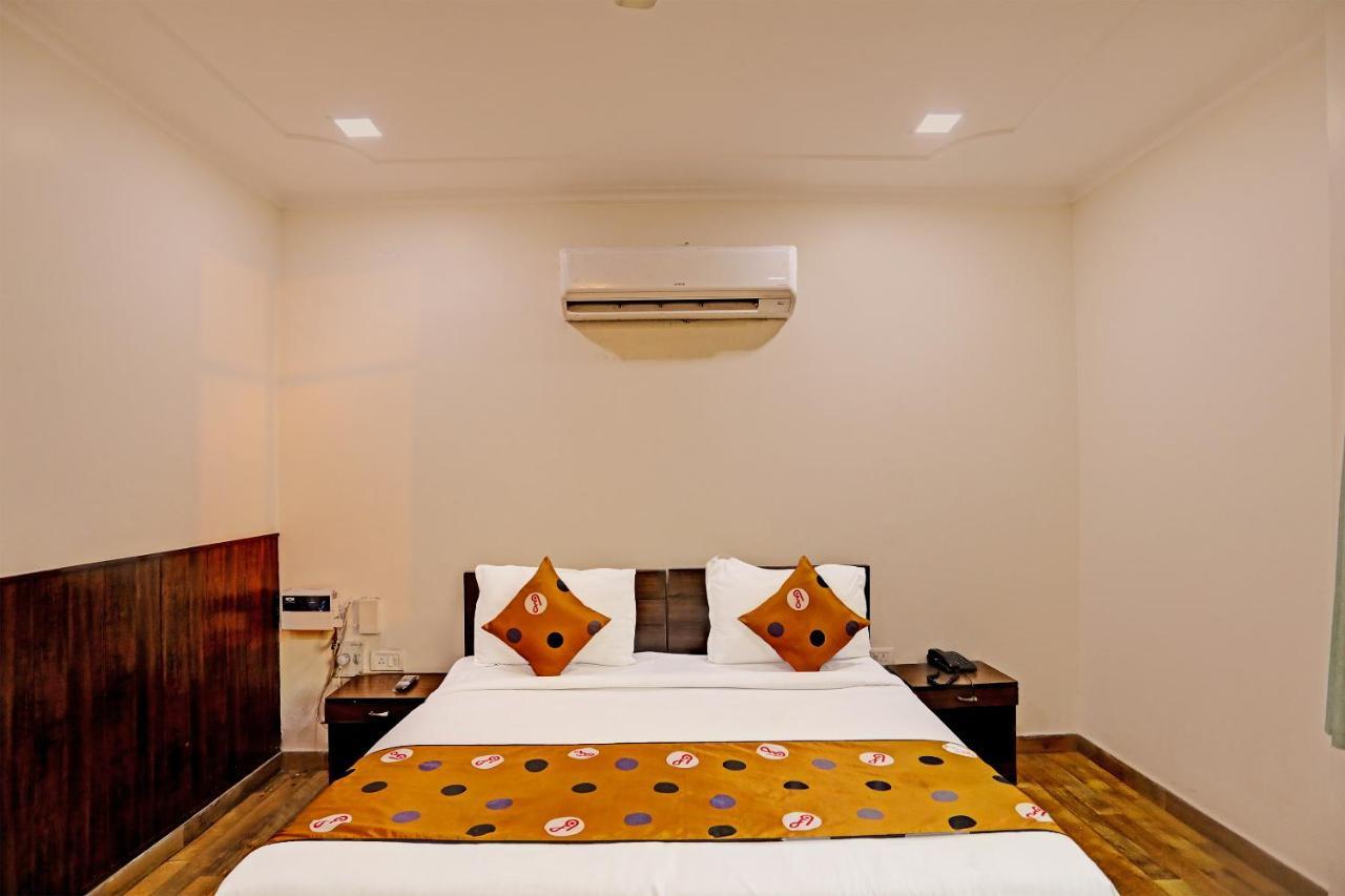 Hotel Grand Tushar - Ghaziabad Railway Station Buitenkant foto