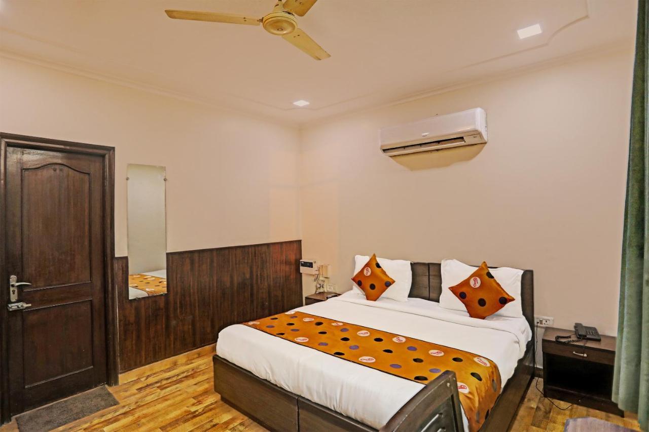 Hotel Grand Tushar - Ghaziabad Railway Station Buitenkant foto