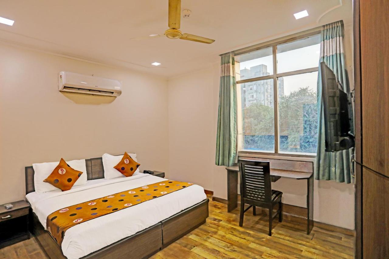 Hotel Grand Tushar - Ghaziabad Railway Station Buitenkant foto