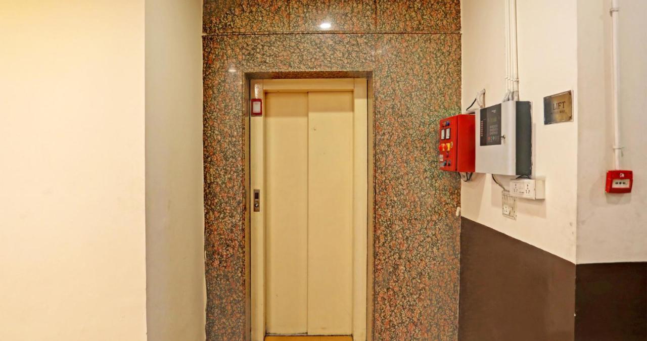 Hotel Grand Tushar - Ghaziabad Railway Station Buitenkant foto
