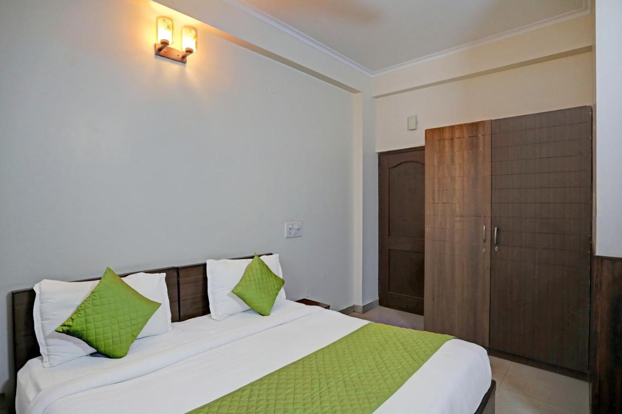 Hotel Grand Tushar - Ghaziabad Railway Station Buitenkant foto