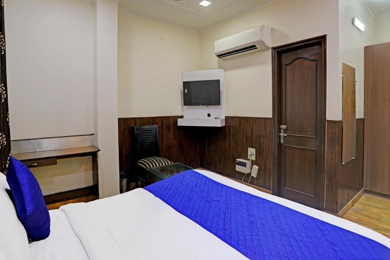 Hotel Grand Tushar - Ghaziabad Railway Station Buitenkant foto