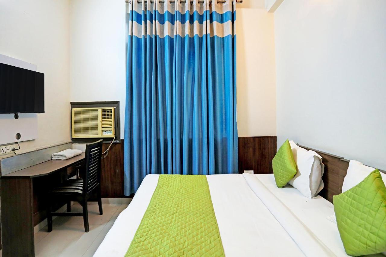 Hotel Grand Tushar - Ghaziabad Railway Station Buitenkant foto