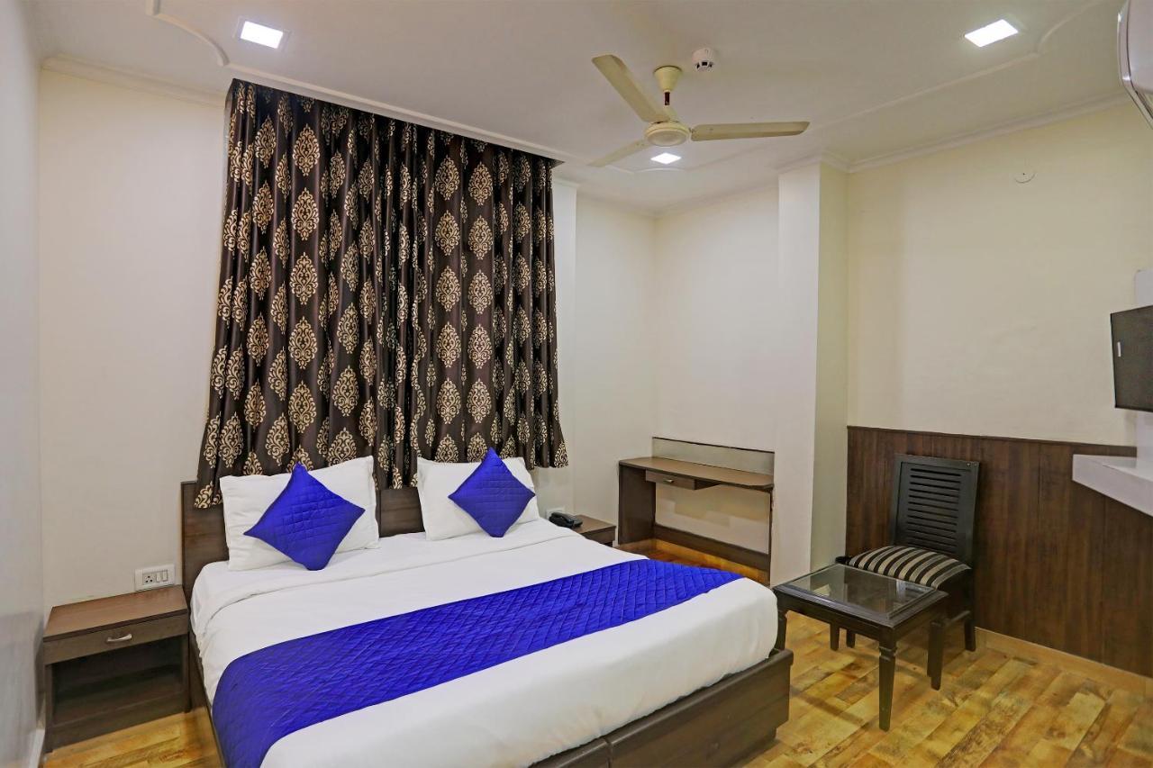 Hotel Grand Tushar - Ghaziabad Railway Station Buitenkant foto