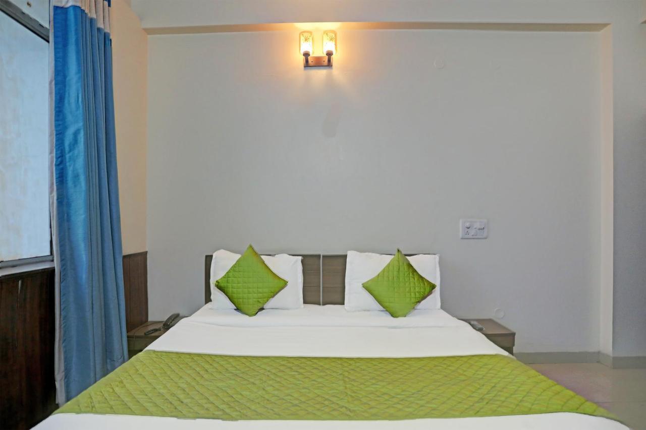 Hotel Grand Tushar - Ghaziabad Railway Station Buitenkant foto