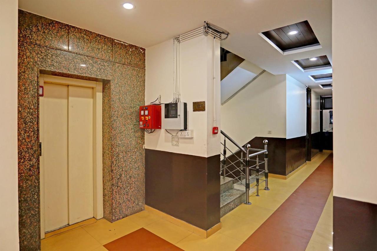 Hotel Grand Tushar - Ghaziabad Railway Station Buitenkant foto