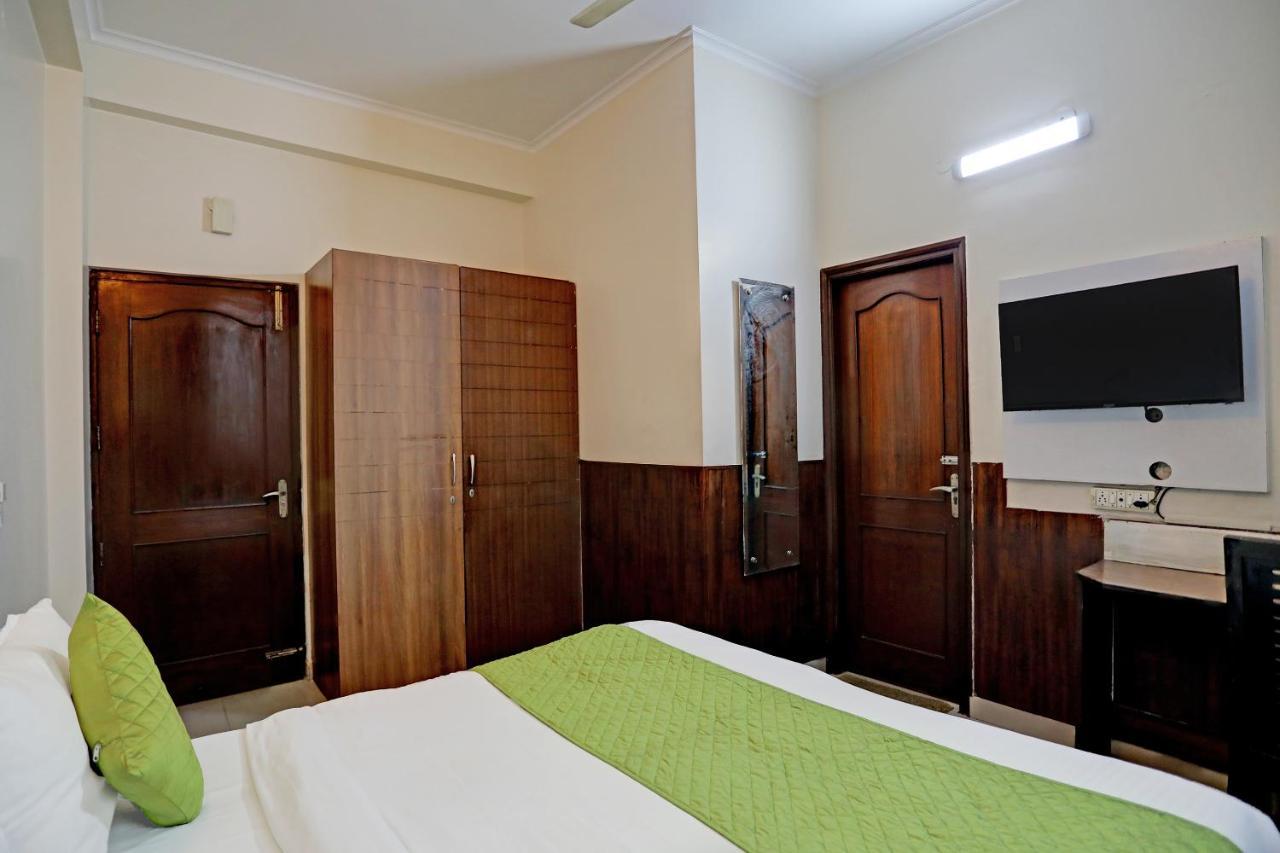 Hotel Grand Tushar - Ghaziabad Railway Station Buitenkant foto