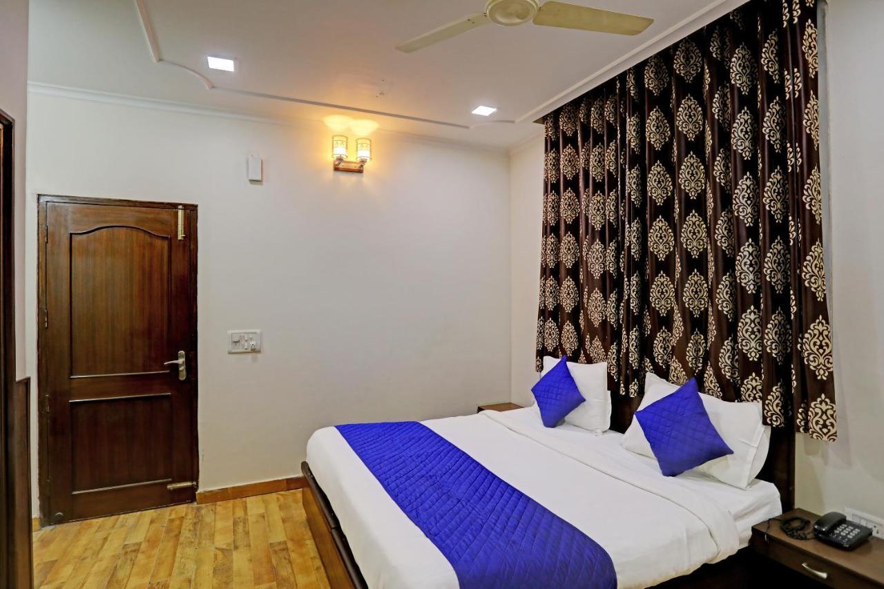 Hotel Grand Tushar - Ghaziabad Railway Station Buitenkant foto